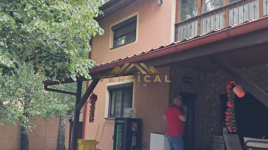 Casă deosebită, Zona Miorița – Comuna Berceni, Curte amenajată - Poză 4