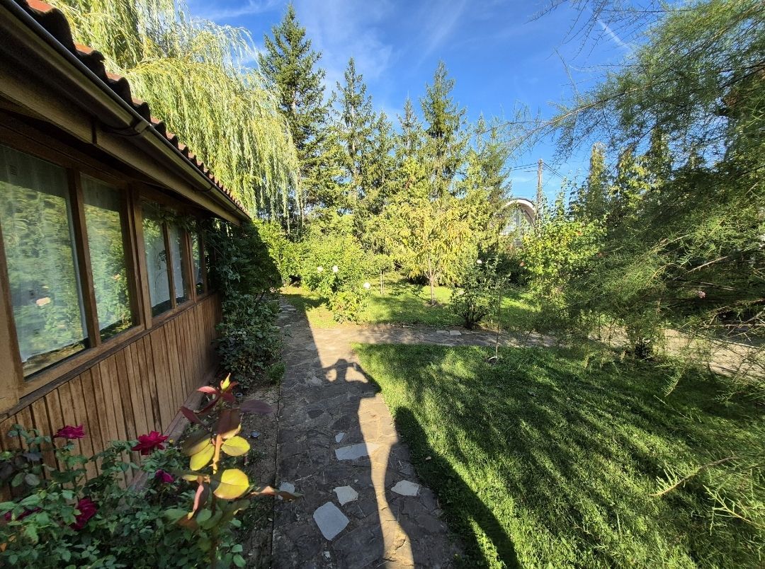 Cabana de lemn cu fundatie 86 mp+ livada pomi fructiferi+teren 847 mp - Poză 12