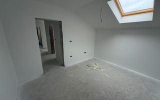 Decomandat. Zona Buziasului. Parcare in curte. - Poză 15