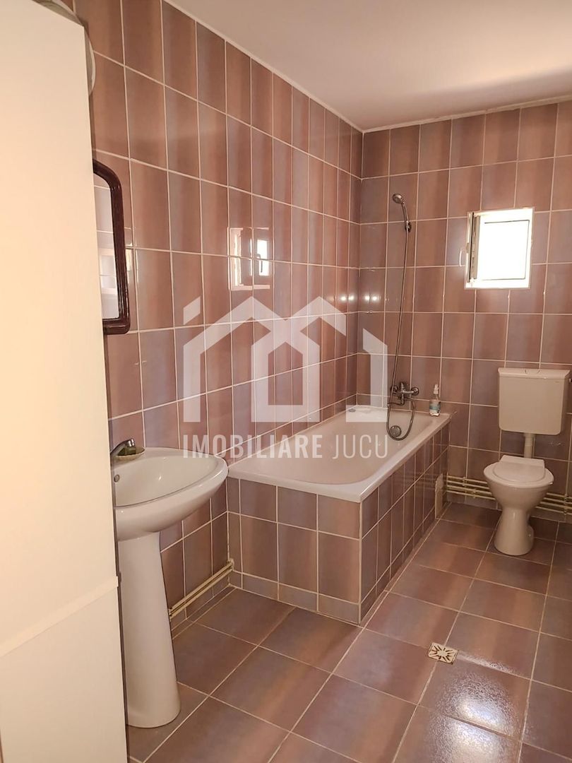 De Inchiriat Casa Individuala cu 3 camere, Garaj, Jucu de Mijloc - Poză 5