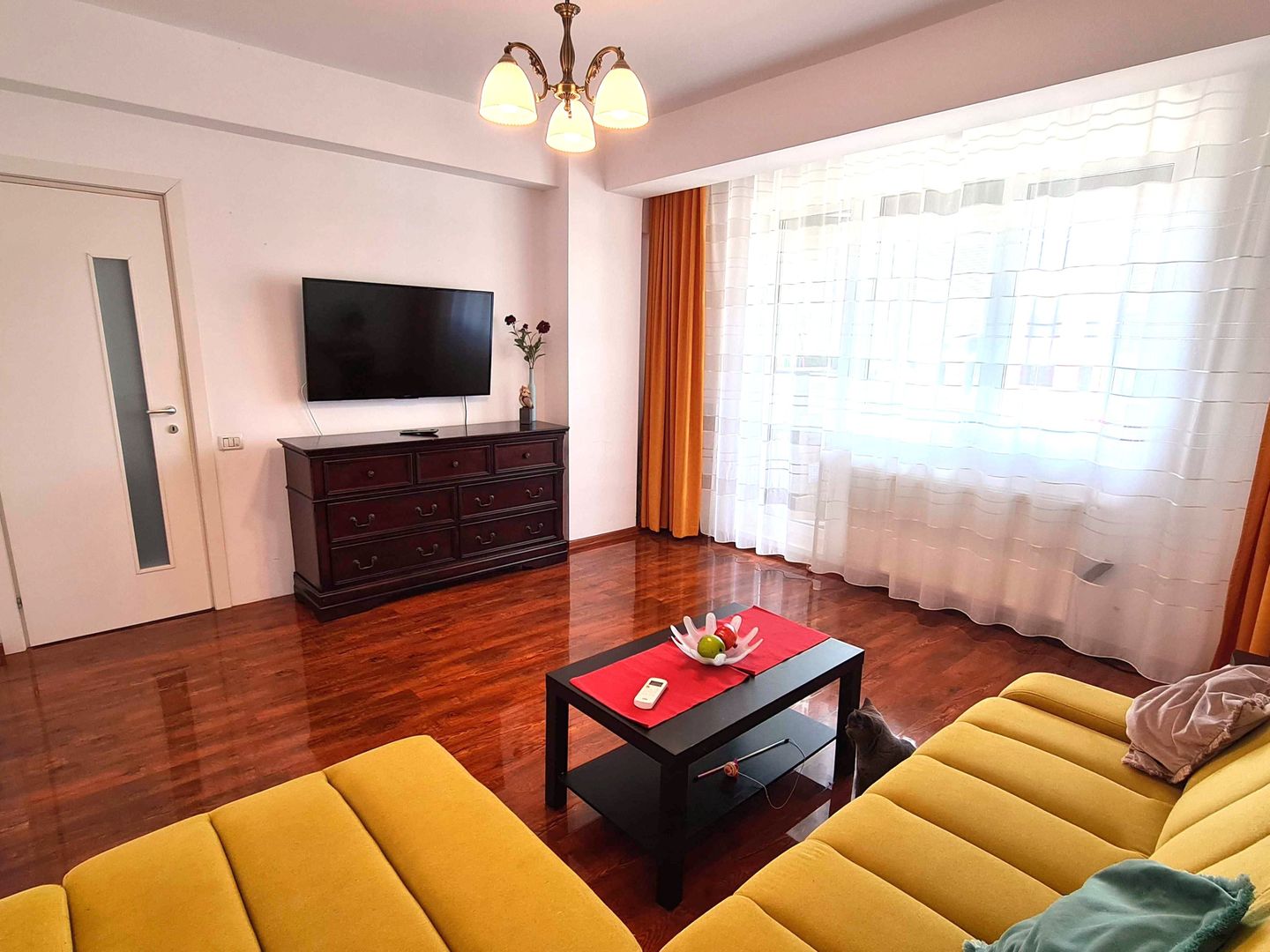 🏡 Închiriez Apartament cu 2 camere, 64 mp, centrală proprie, 1 Decembrie 1918 - Poză 1