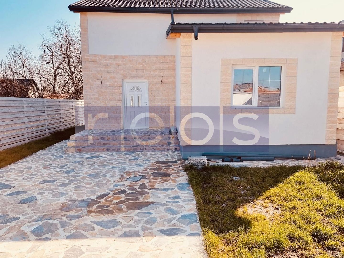 VILA DE VANZARE | 5 CAMERE | BURIAS - Poză 1