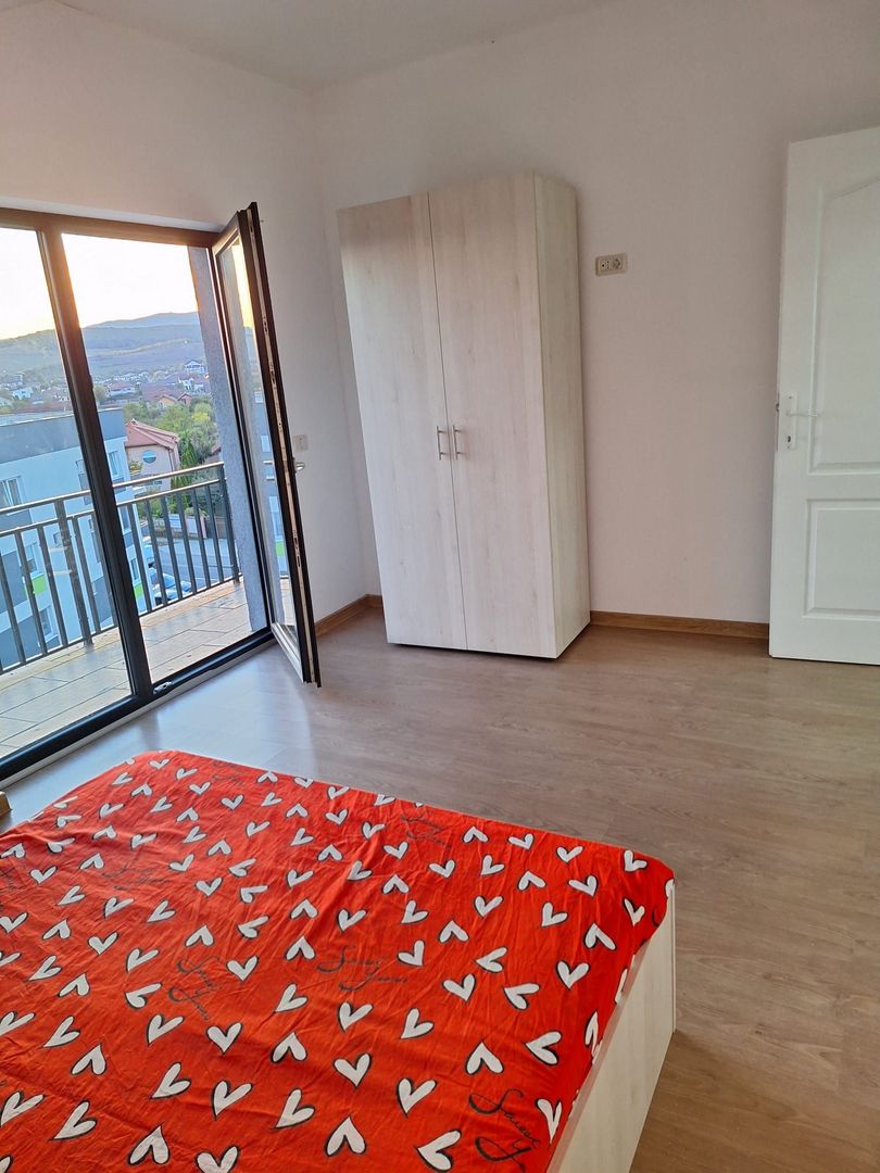 Apartament cu 3 camere de vanzare - Poză 4