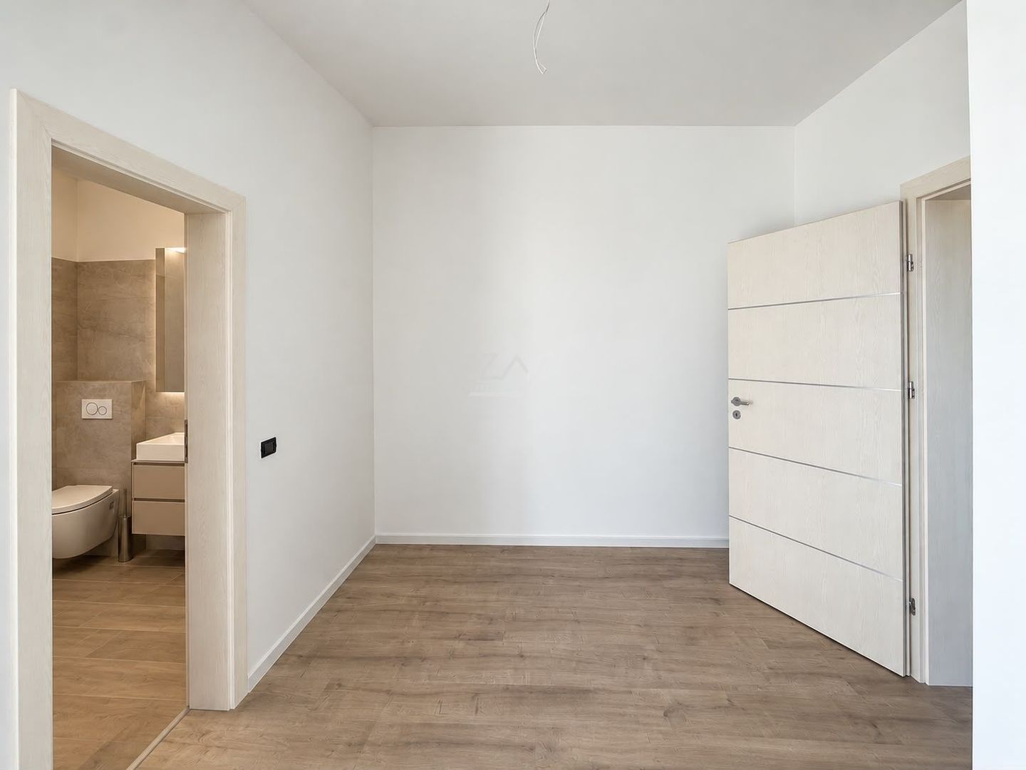 COMISION 0! Duplex finalizat cu 5 camere si 3 bai. Panouri solare. - Poză 11