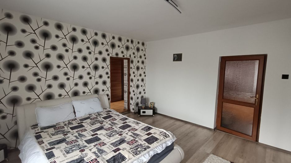 Casa cu 3 camere, 150 mpu, mobilata, utilata, garaj, curte, Ampoita - Poză 11