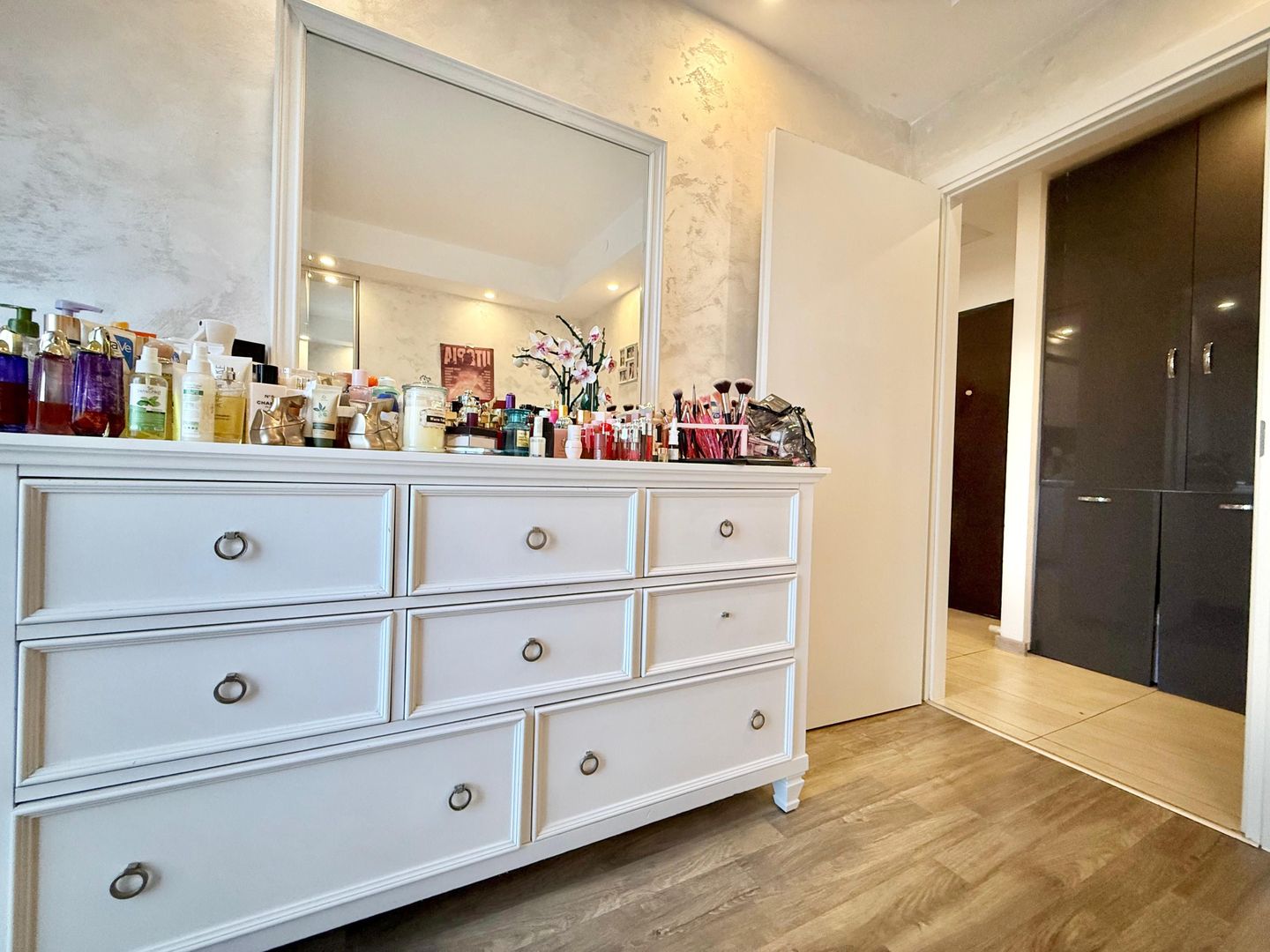 COSMOPOLIS - Apartament cu 2 camere, mobilat si utilat. - Poză 8