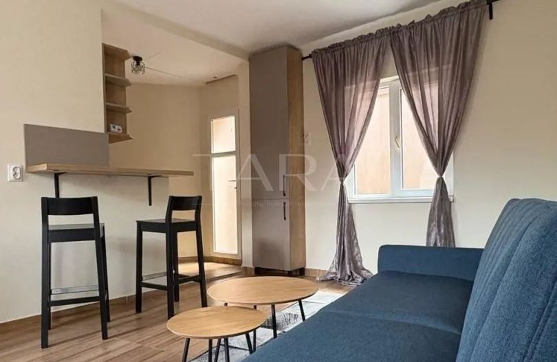 Casă centrală renovată, mobilată și utilată, zona Platinia - Poză 2