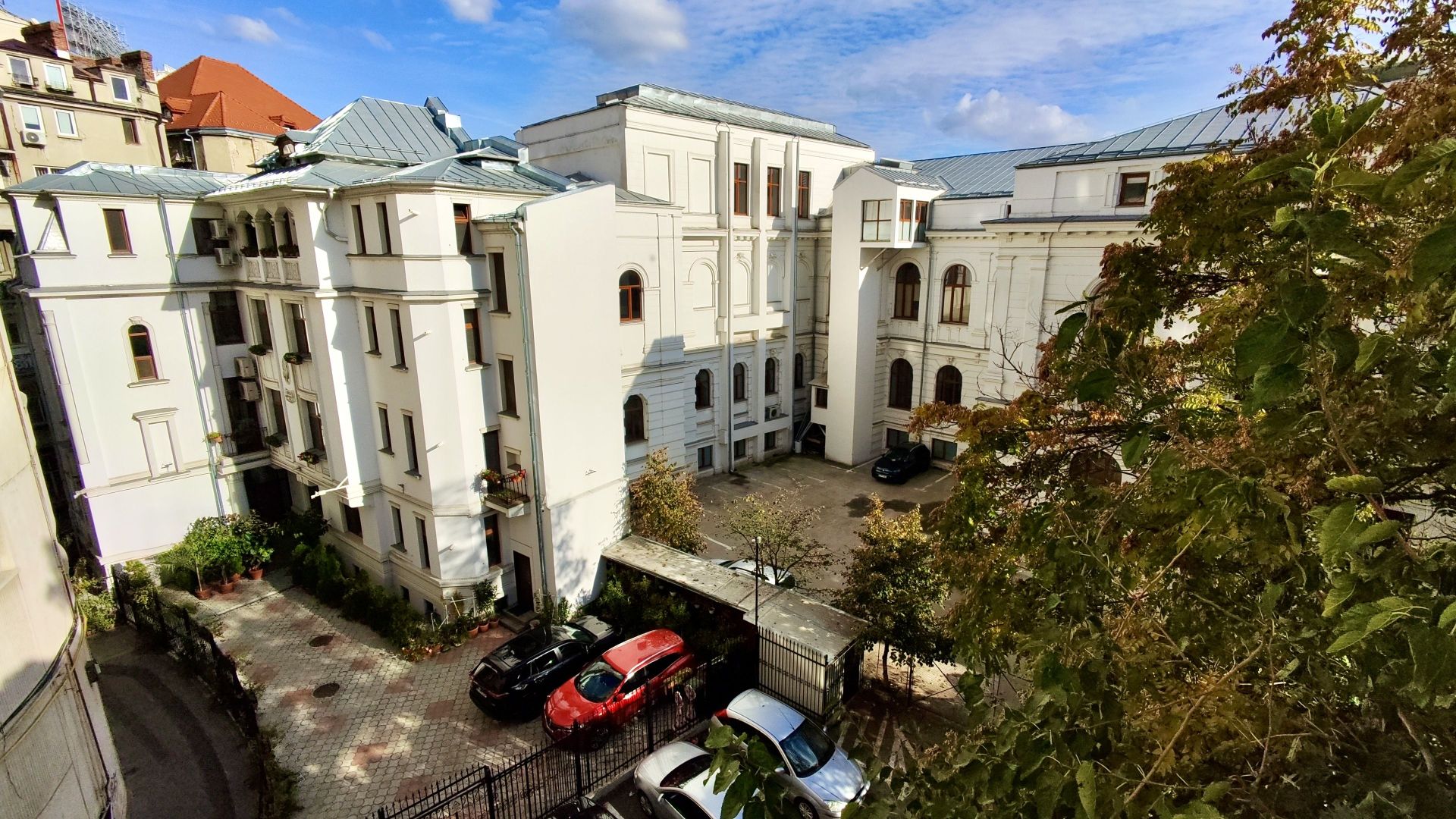 Piata Unirii Fantani Vila  500 mp utili curte 204 mp - Poză 3