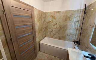 Disponibil imediat. Decomandat. Spatios - Poză 11