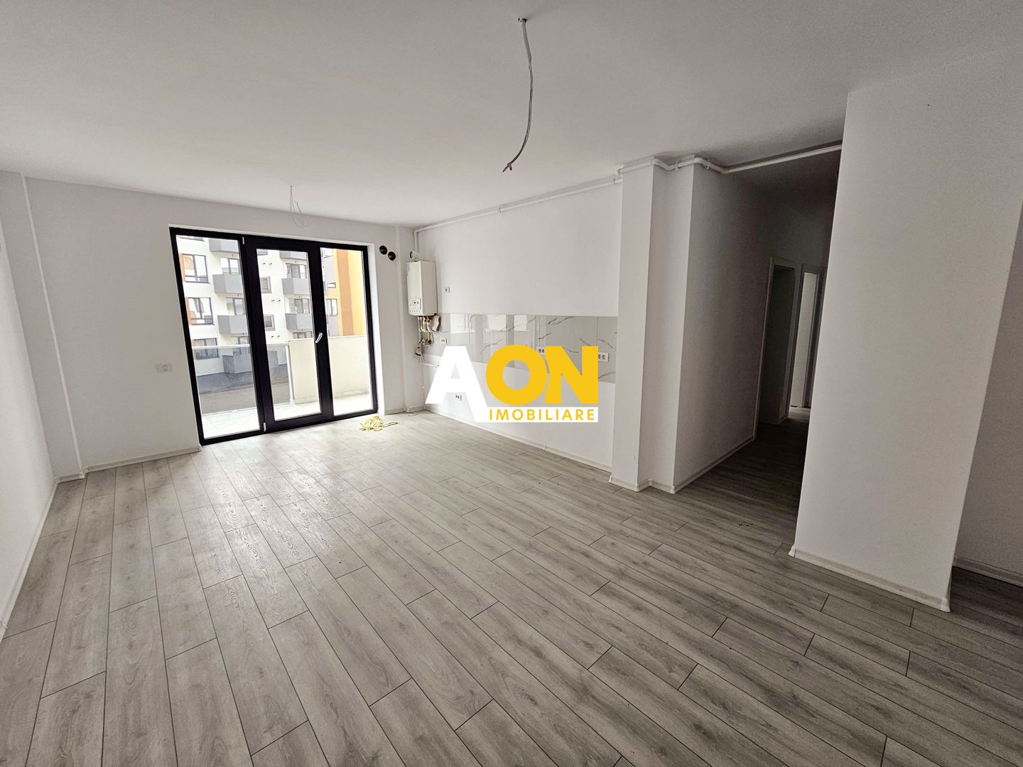 Apartament cu 3 camere, etaj 1, bloc nou 2025, cu parcare - Poză 1