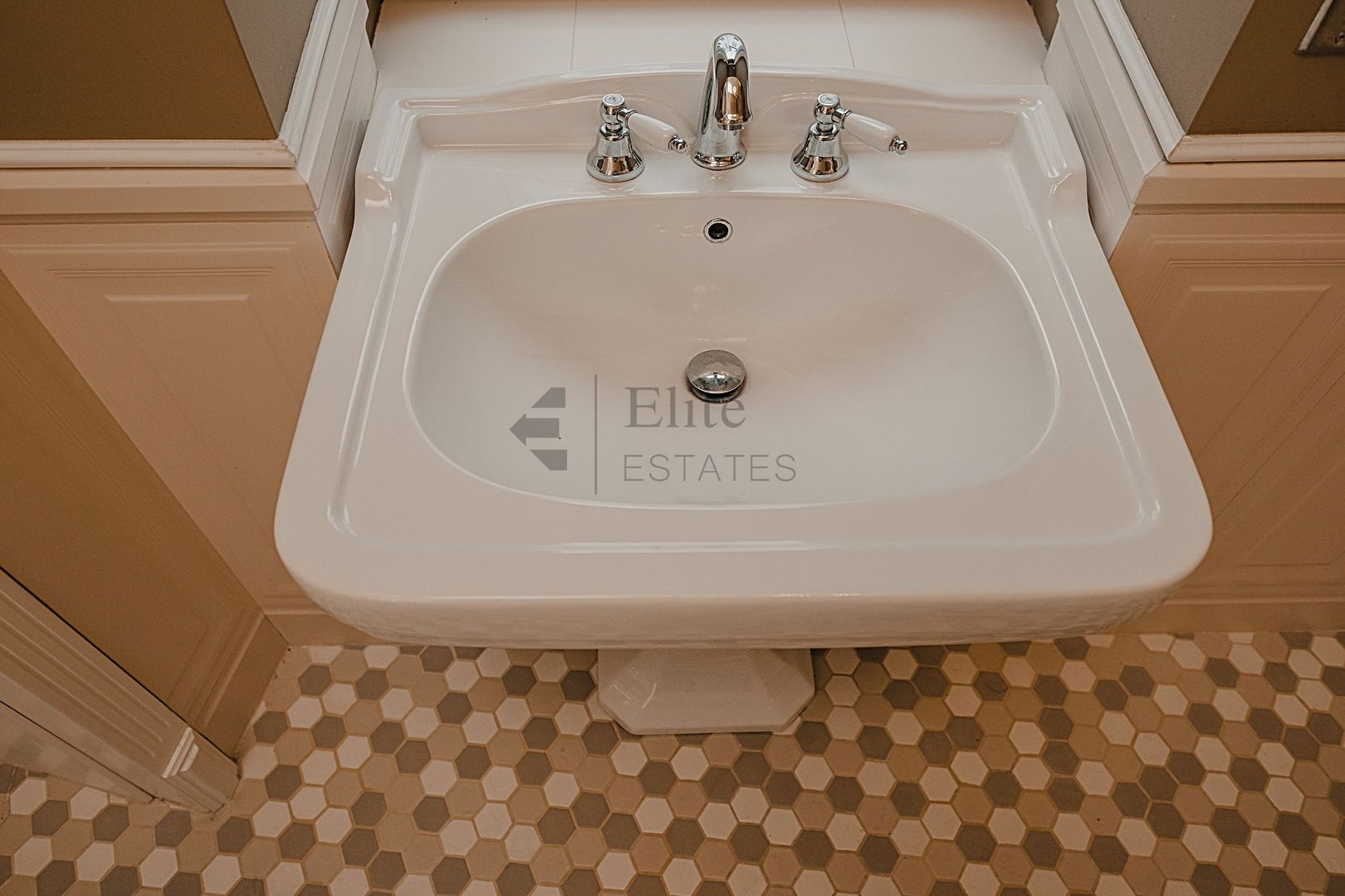 Apartament exclusivist cu garaj ultracentral in Oradea - Poză 14
