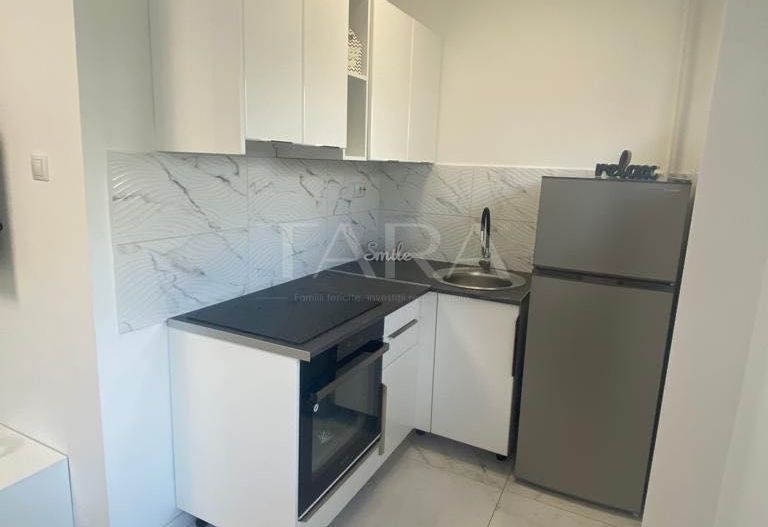 Apartament 1 cameră renovat, complet, mobilat și utilat, de inchiriat. - Poză 4
