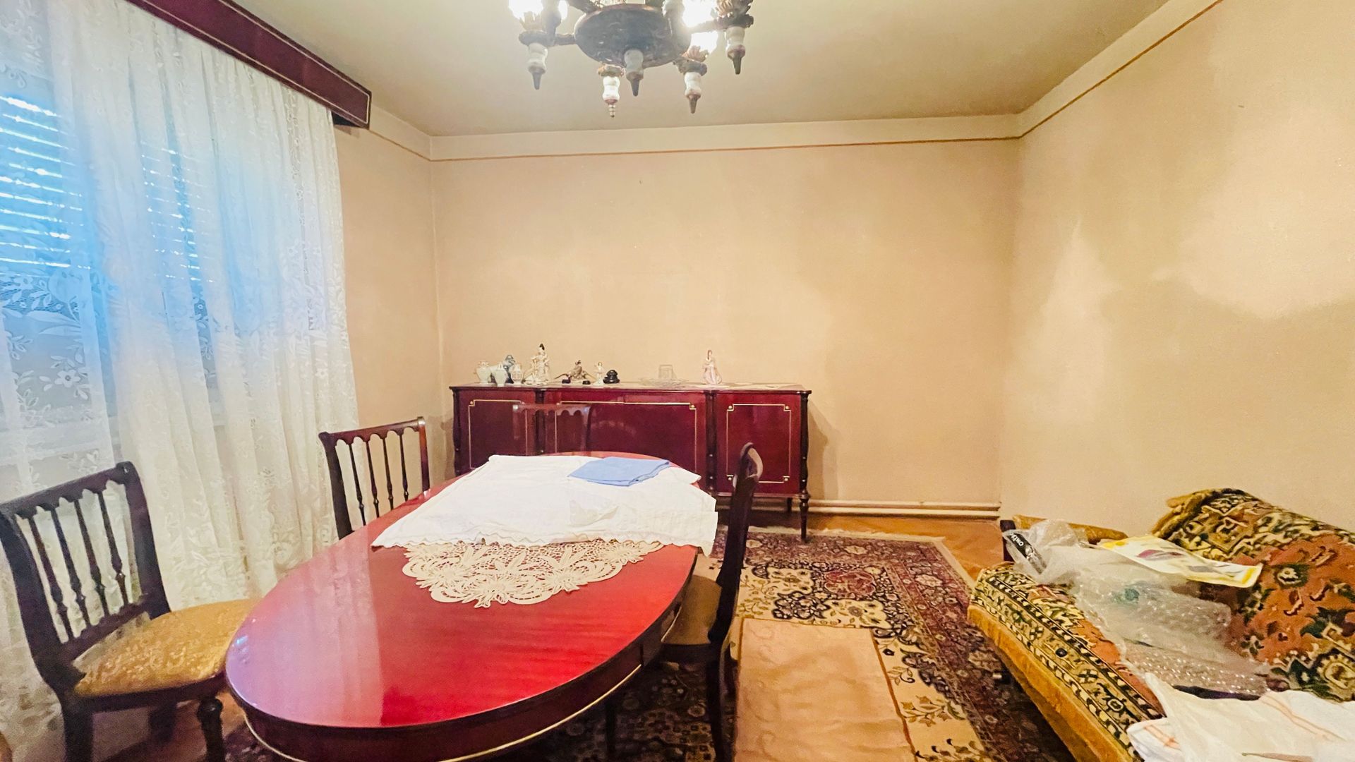 Casa spatioasa cu teren 739 mp in zona Mehala - Poză 4