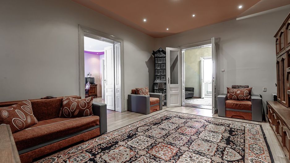 Locuință spațioasă cu grădină mare în Aradul Nou, calea Timișorii - Poză 1