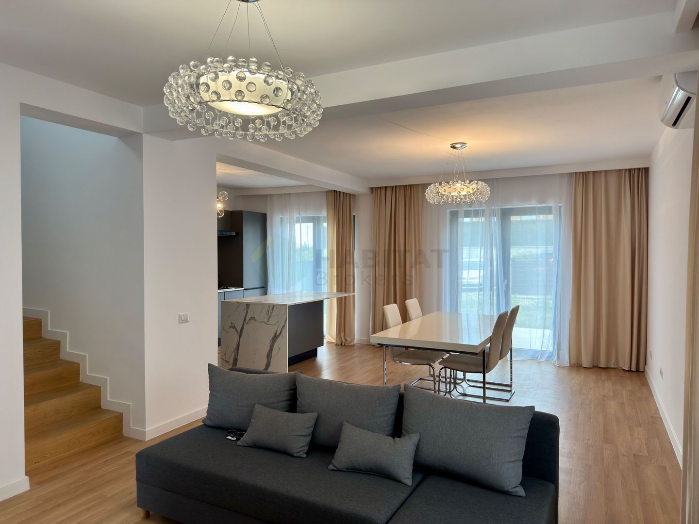 Vilă modernă cu 5 camere de închiriat în Corbeanca - Poză 7
