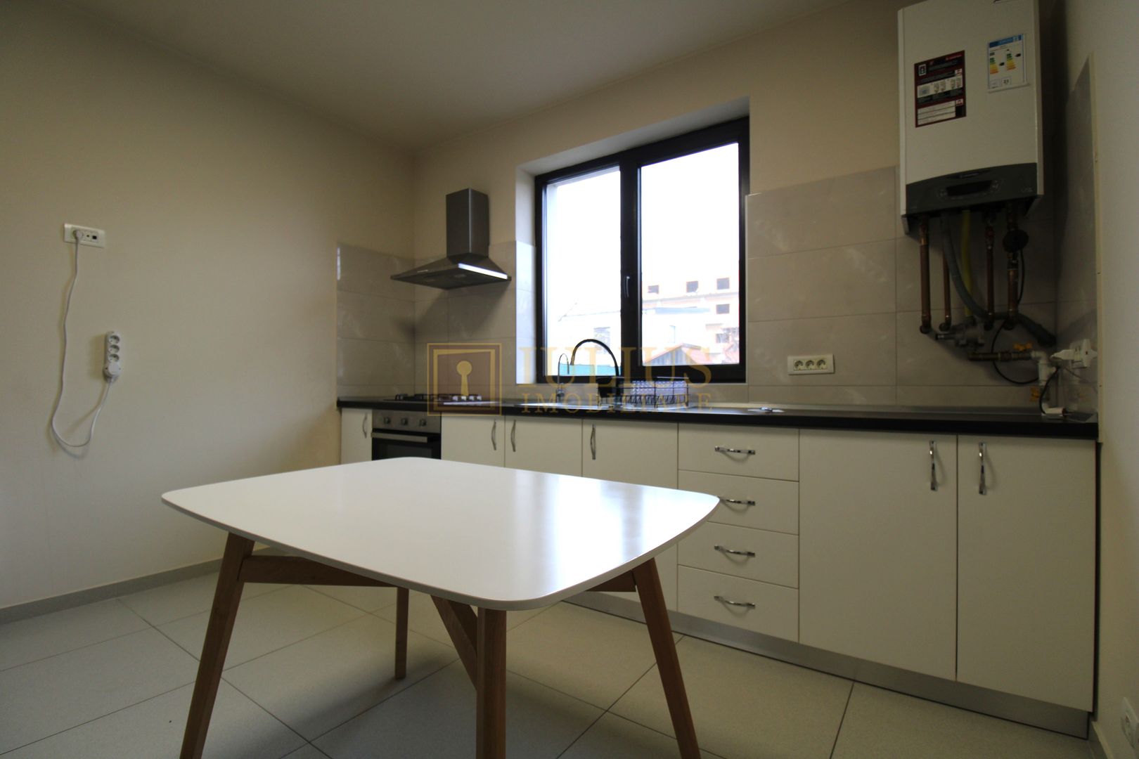 Casa Giroc, 4 camere, 2 bai, curte interioara. - Poză 6