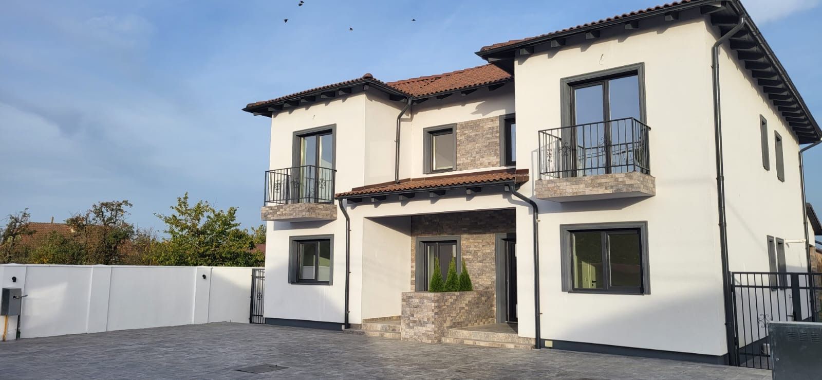 1\2 Duplex Utvin P+E,5 Camere,2 Bai,Toate Utilitatile - Poză 1