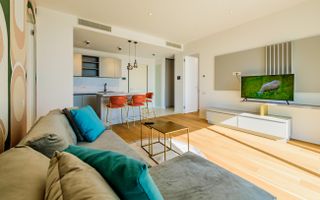 Apartamentul de la Malul Mării – Eleganță Contemporană în Inima Stațiunii - Poză 2