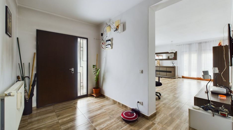 Casă Impresionantă Curte Generoasă Construcție de Calitate Berceni - Poză 11