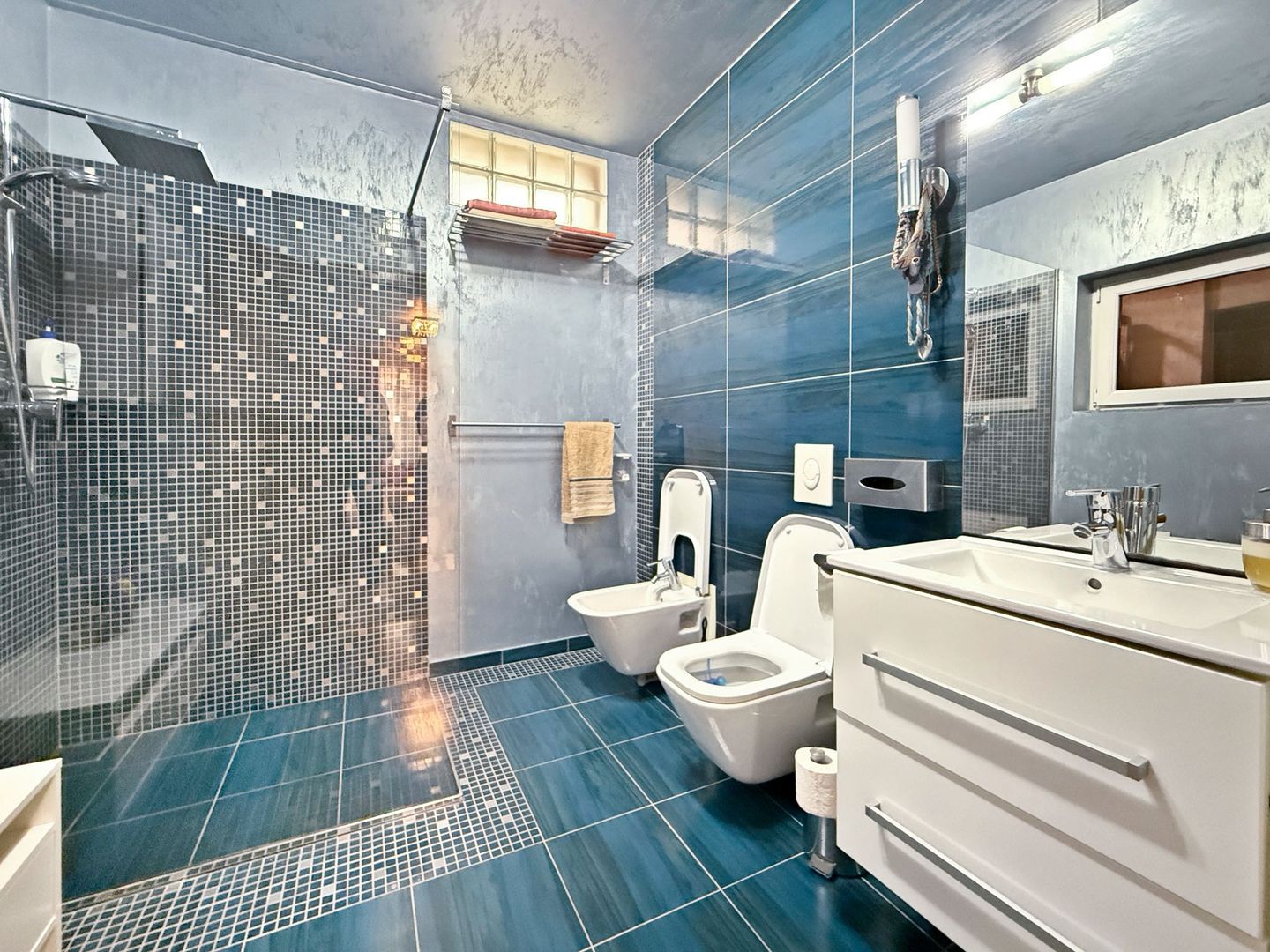 Două case separate , utilizare mixtă– rezidențial & comercial. - Poză 7