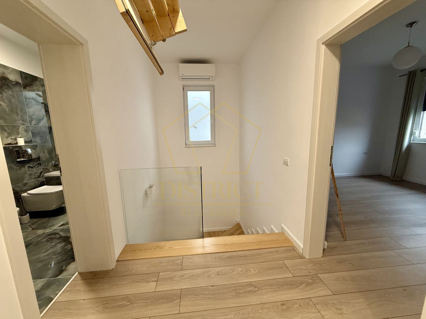 Duplex despartit prin garaj cu 5 camere  |  Dumbravita - Poză 16