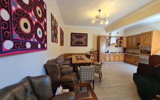 Vila deosebitǎ în zona centrala - Poză 12