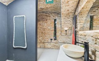 Eleganță subterană - pivniță exclusivistă Arad - Poză 15