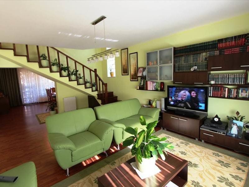 Vila spațioasă la intrare în Dumbravita - Poză 1