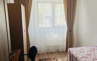 Apartament 3 camere Podul de Fier 700 Euro - Poză 4