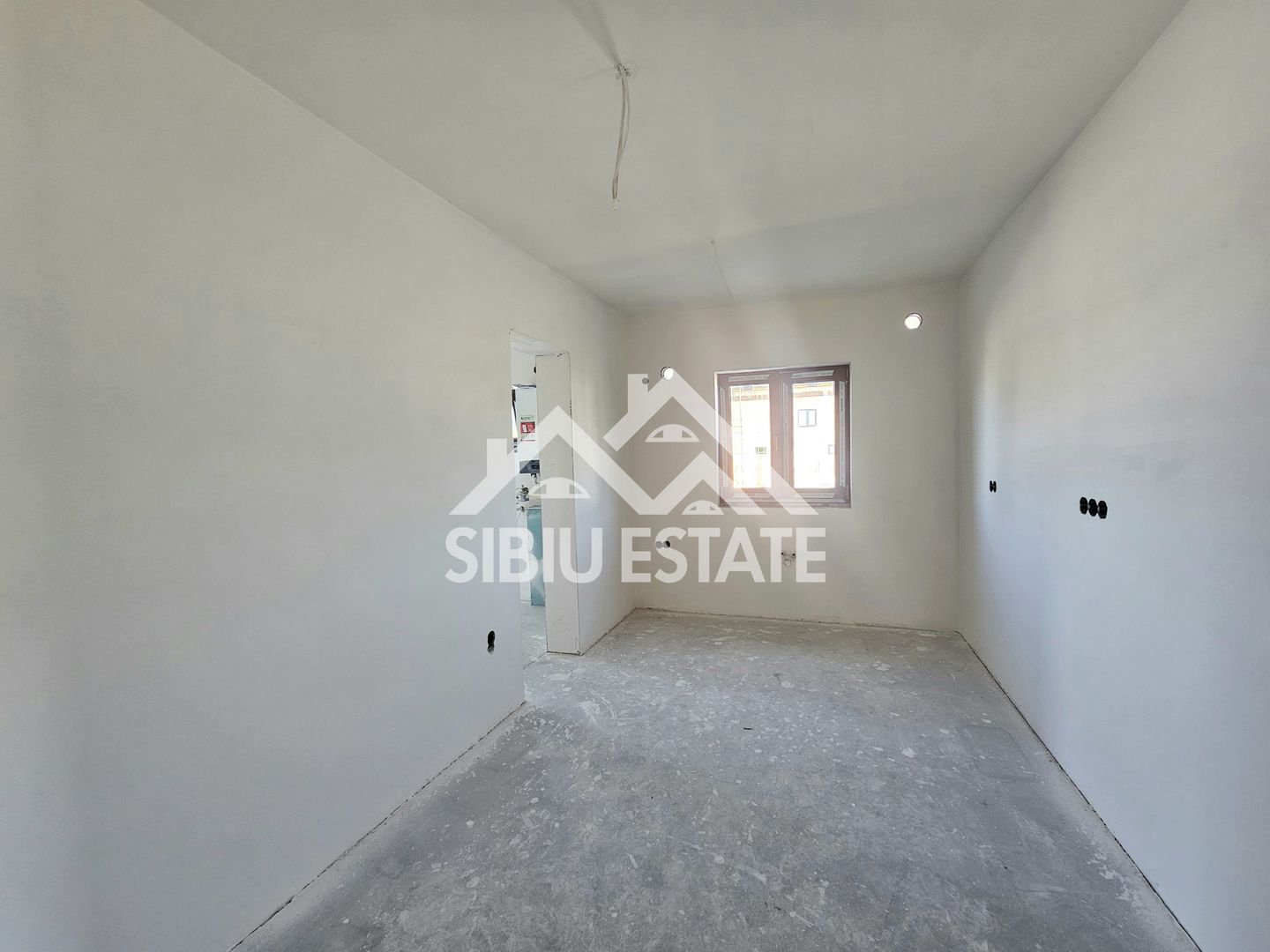 Casa noua 4 dormitoare, spatiu bun pentru familie - Poză 5