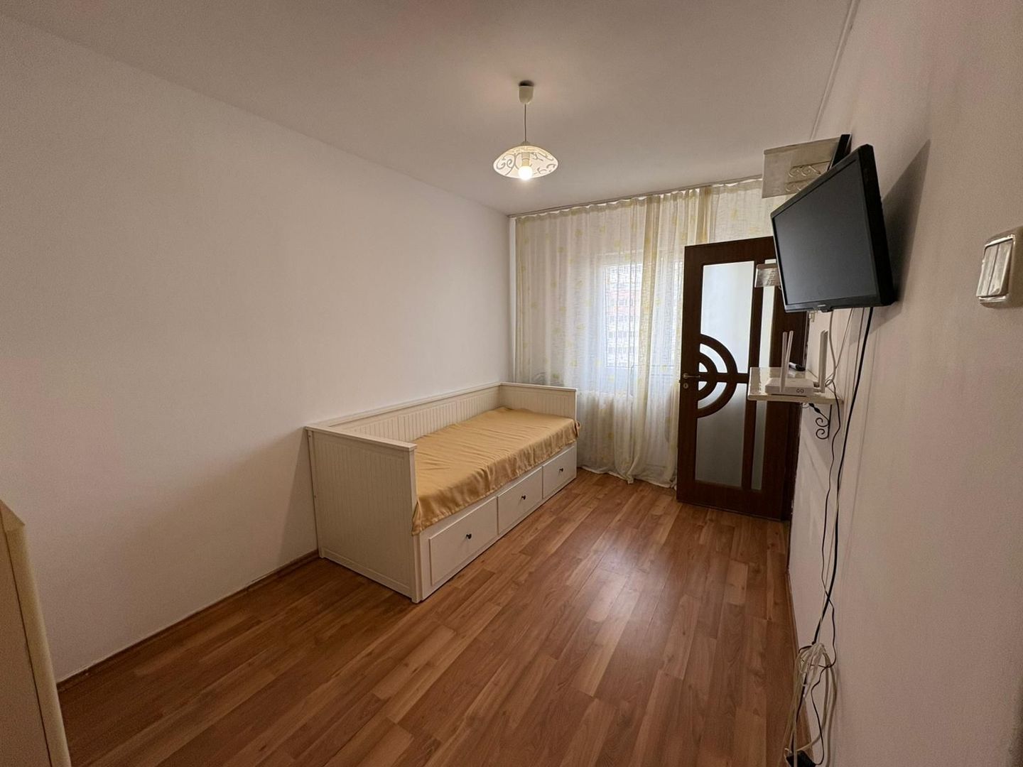 GARSONIERA PIATA SUDULUI, BUCATARIE INCHISA, MODERN, METROU 8 MINUTE - Poză 4