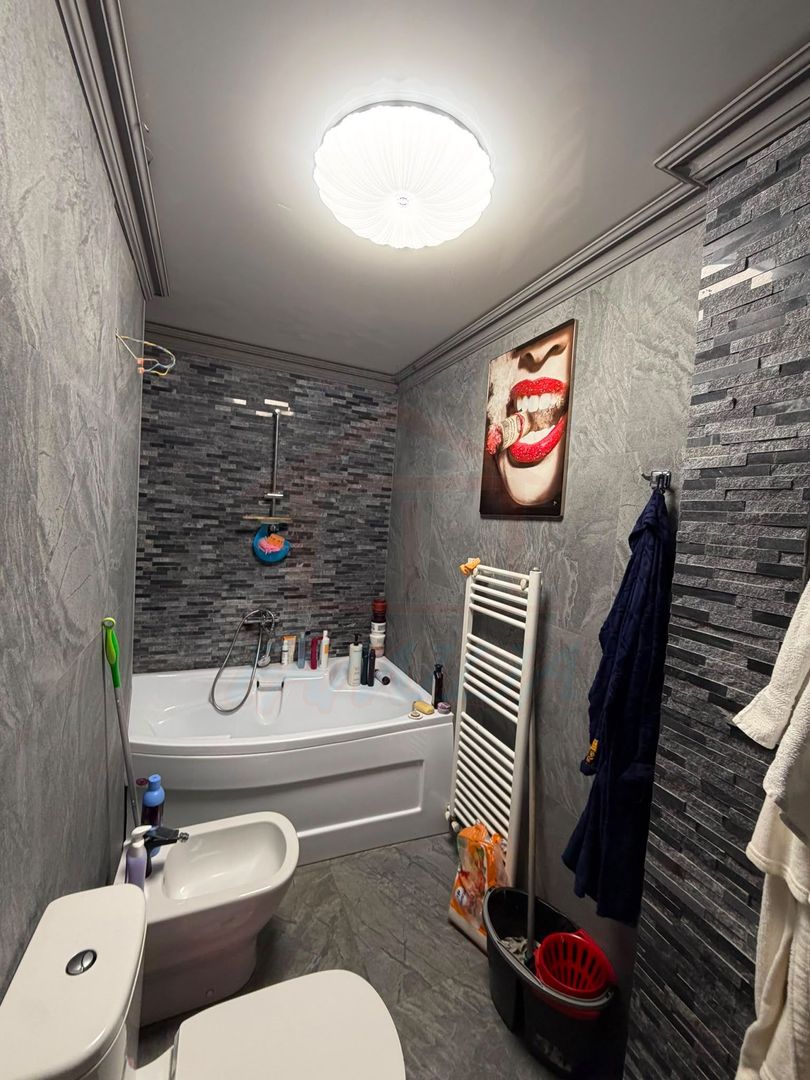 De vanzare apartament 3 camere Parter Mazepa 1 - Poză 13