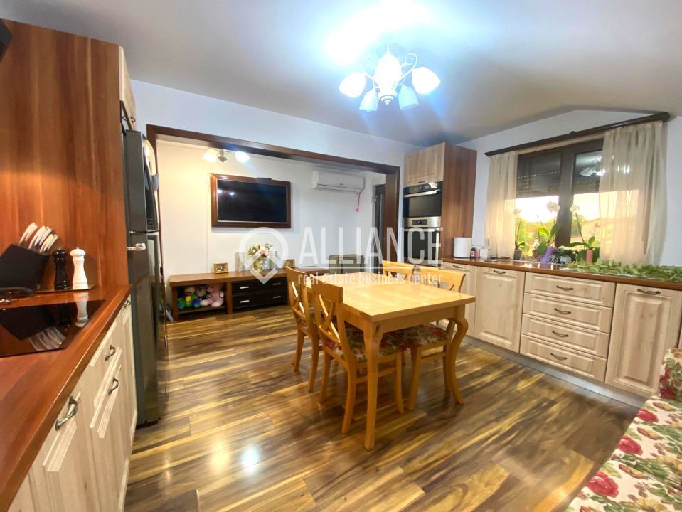Valu lui Traian(COD 07) - Casă P+M  5 camere zona Penny - Poză 1