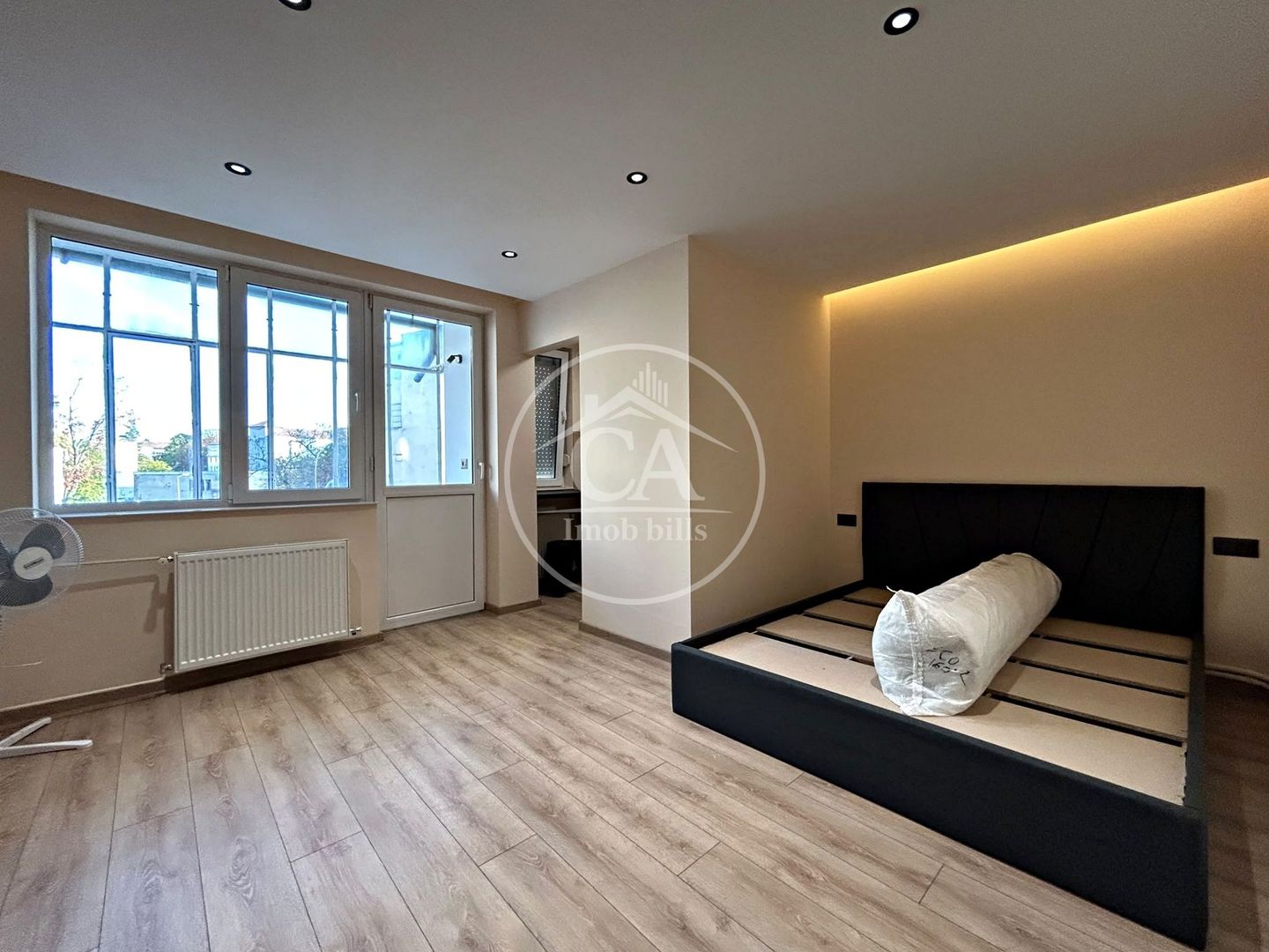 Apartament de vanzare cu 1 camera in zona Rogerius, Oradea - Poză 1