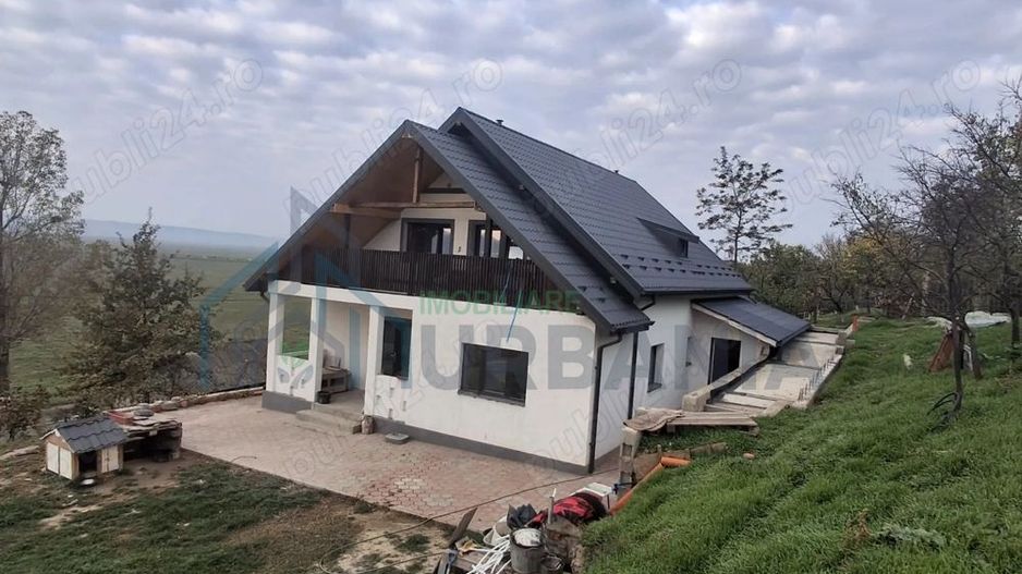 Vând casă P+M (2020) cu teren 2.860 m, Țigănași stradă principală - Poză 3