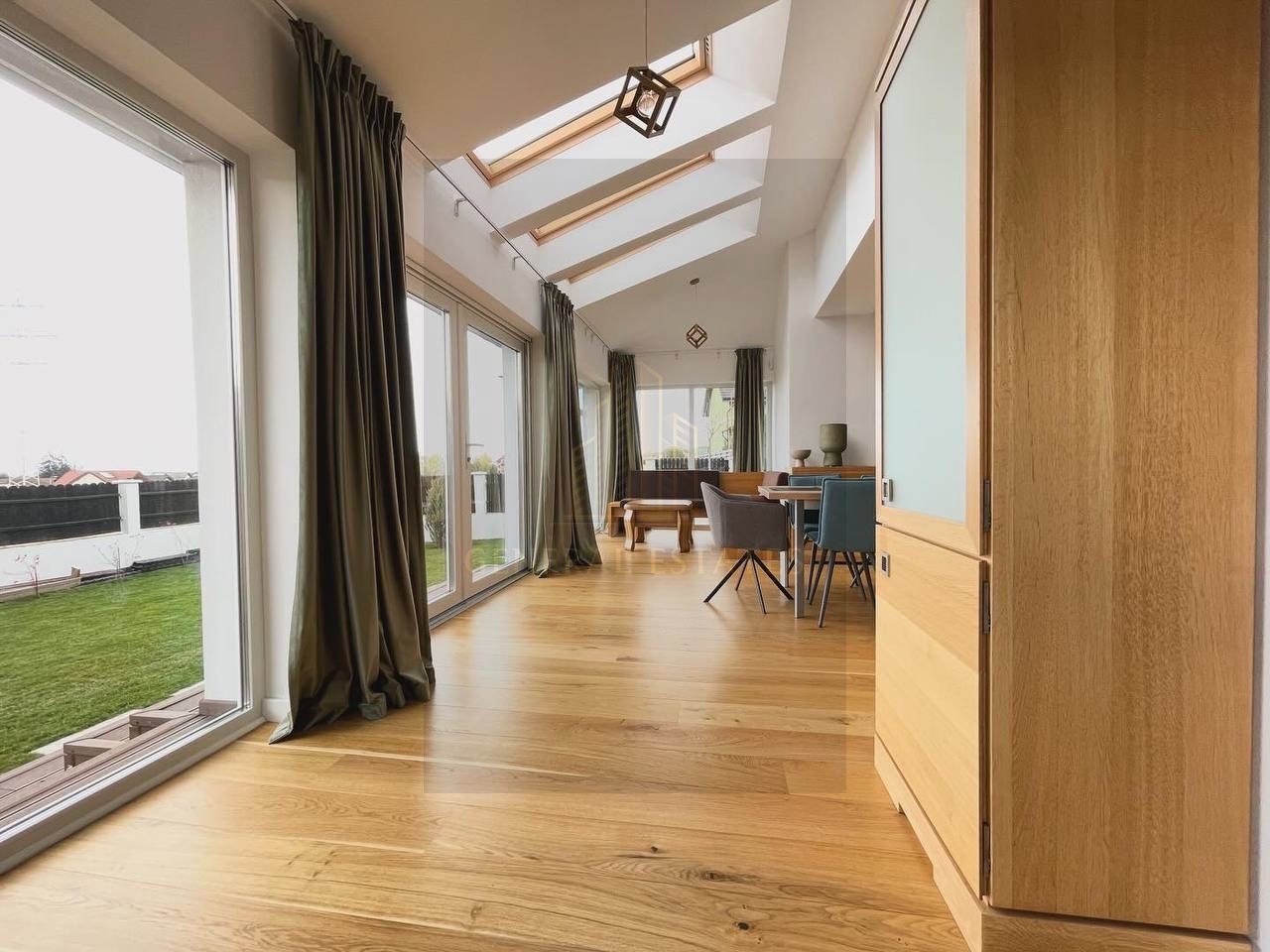 Casă cu design modern & suflet autentic – 200 m² de confort și rafinam - Poză 22