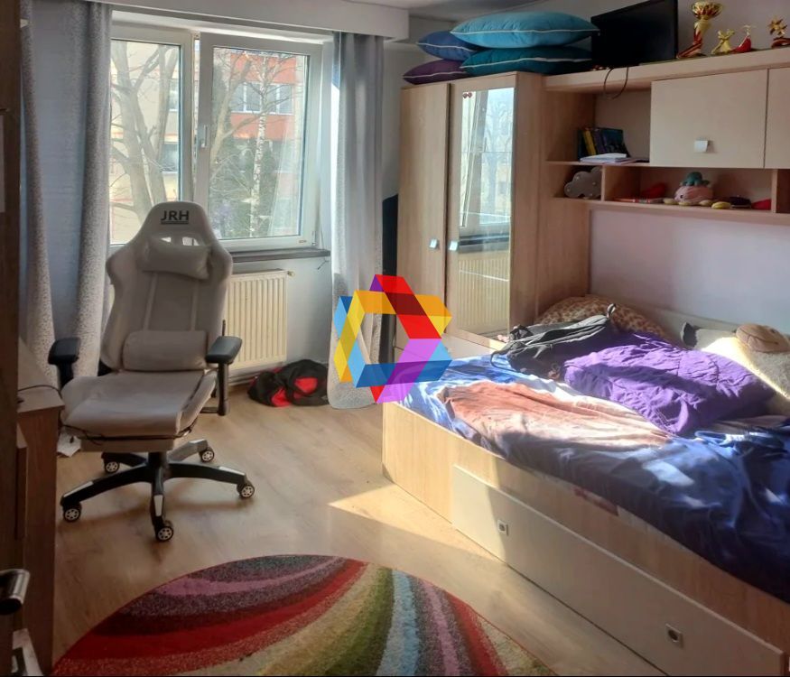 Apartament cu trei camere, zona Astra 70 mp - Poză 2
