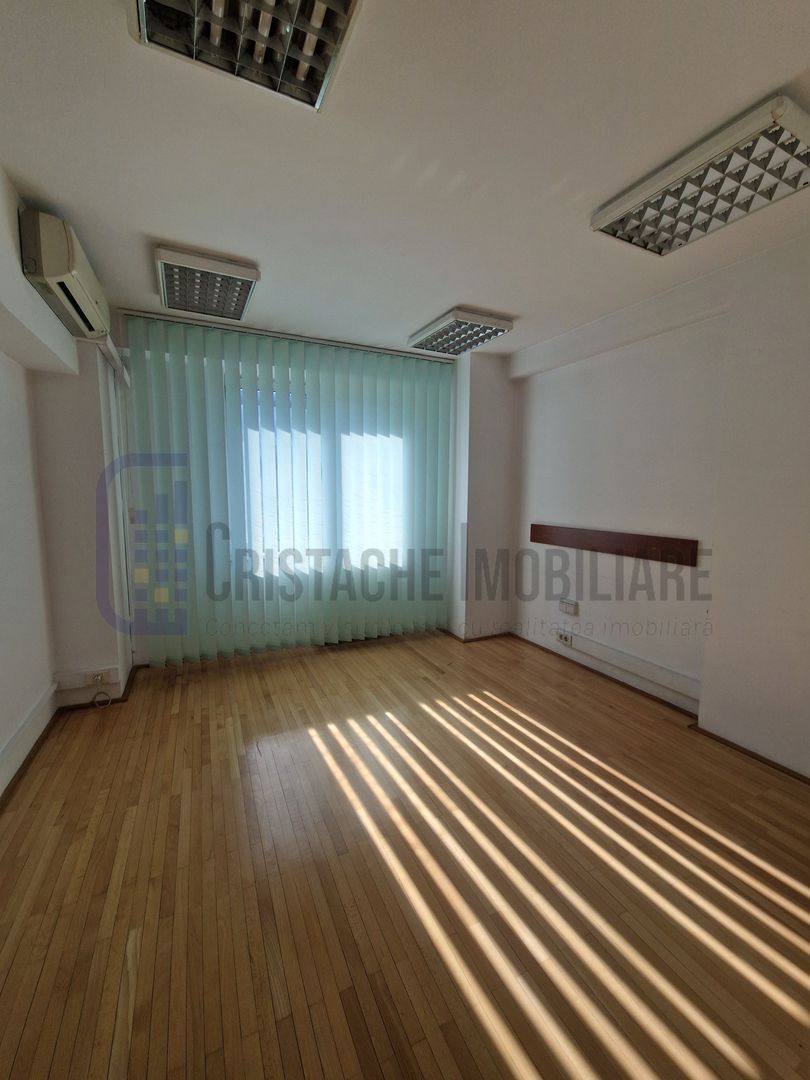 Birou 3 camere, decomandat, nemobilat, Națiunile Unite - Poză 1