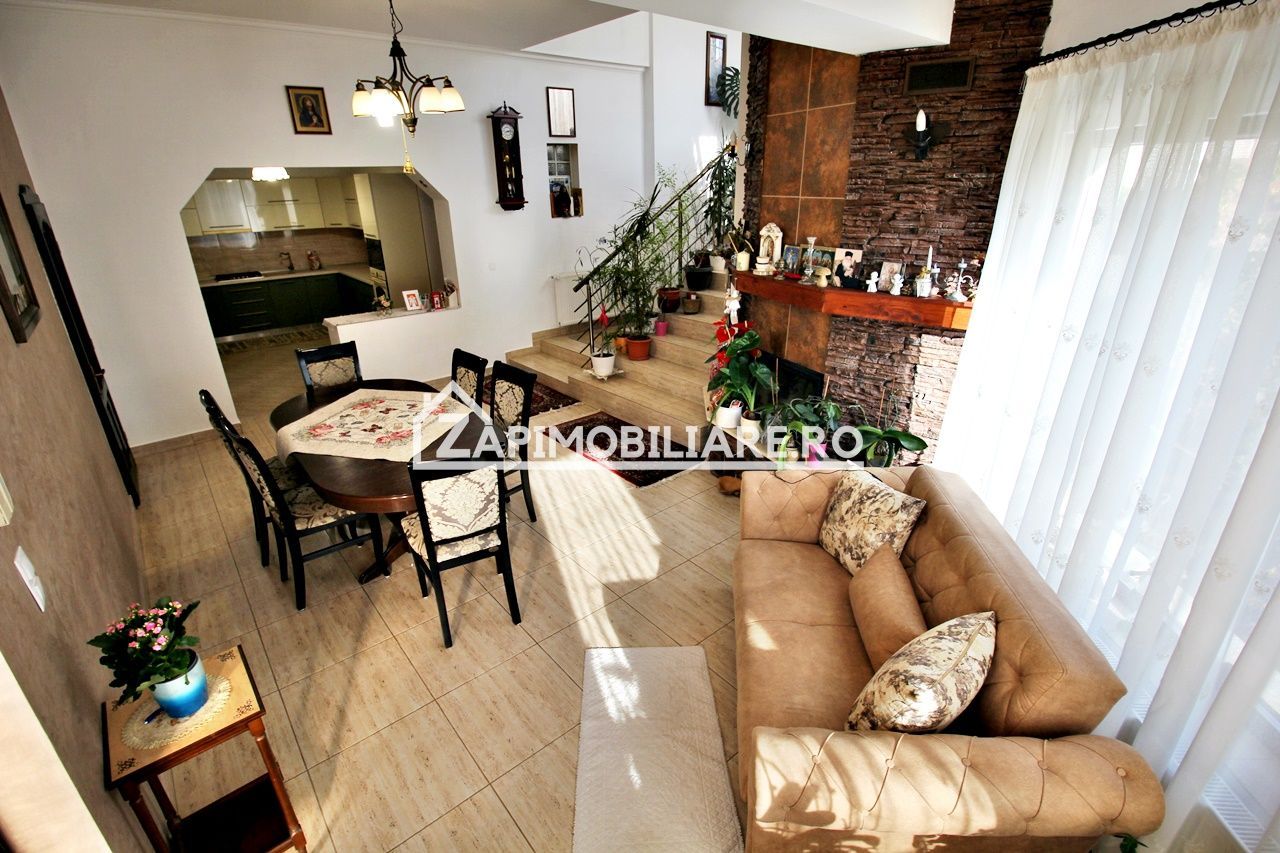 Casa 8 camere,4 bai,482mp,1.100mp teren,2 garaje,0% comision - Poză 18