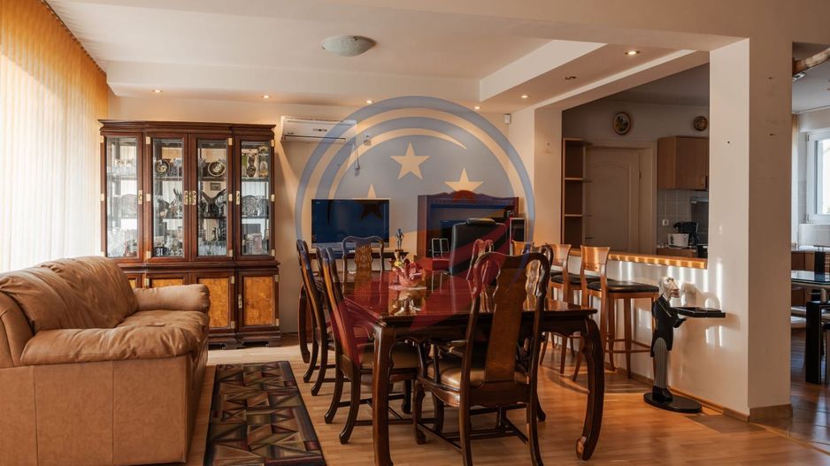 Vila superba cu cinci camere zona centrala - Poză 11