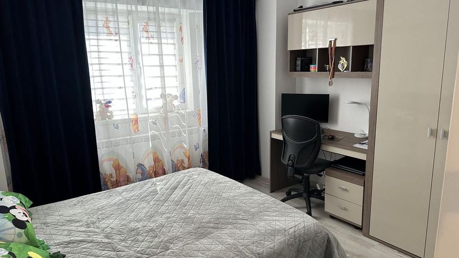 Apartament 3 camere de vanzare, Parc Sebastian - Poză 3