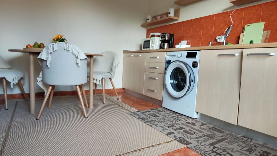 apartament la casa - zona Unirea - 3 camere - bucatarie - baie - teren generos - Poză 1