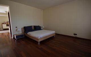 O casa deosebita cu Piscina - Poză 19