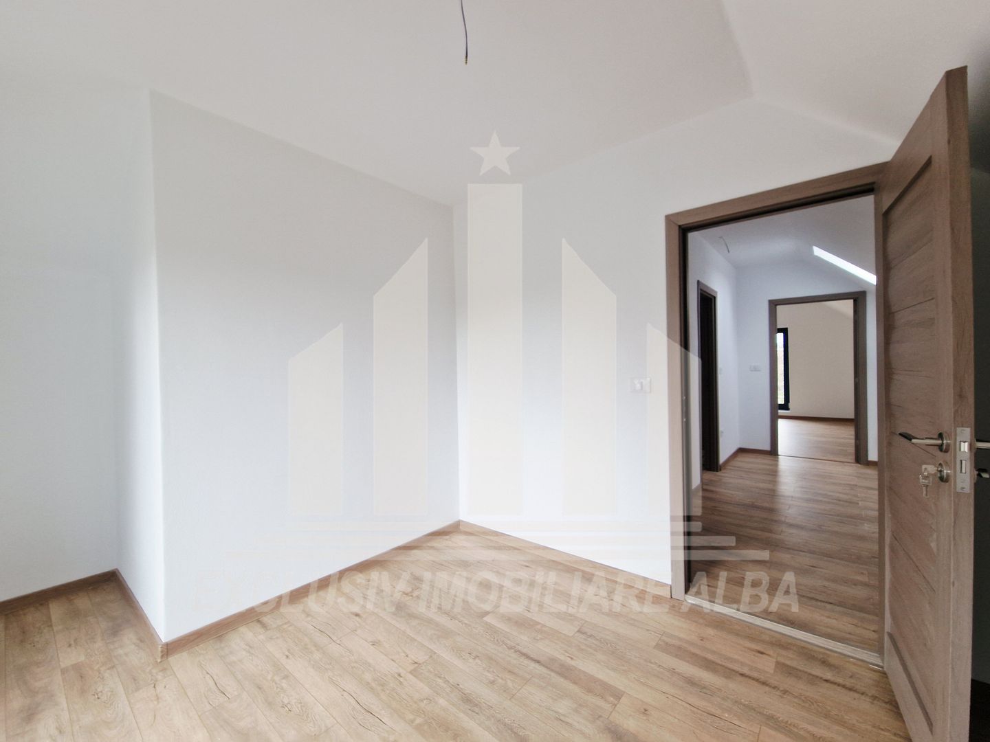 Casa individuala | 120mp | 500mp teren | Centru - Poză 3