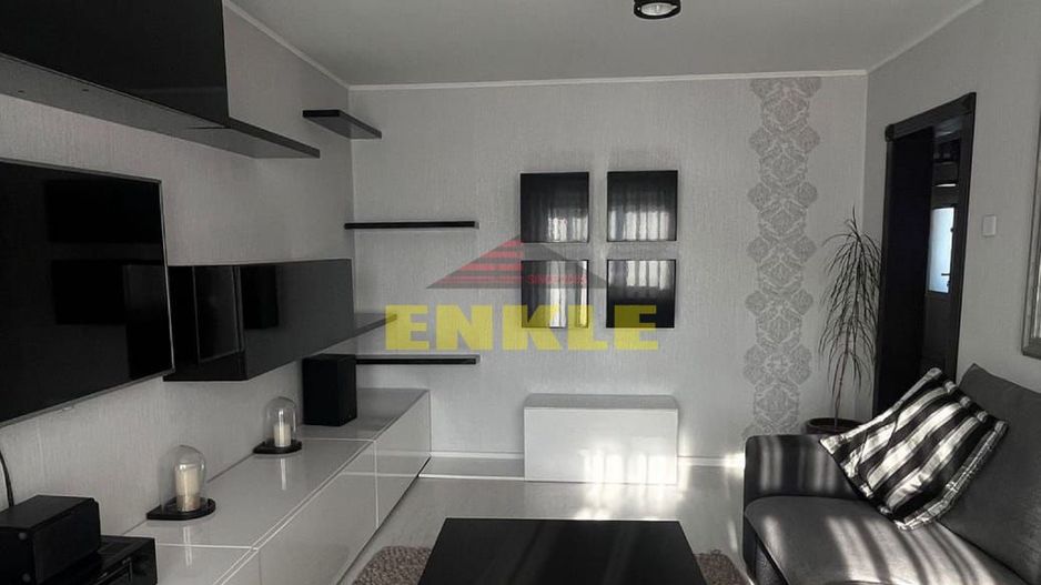 De vanzare apartament cu 5 camere, zona Mall - Poză 1