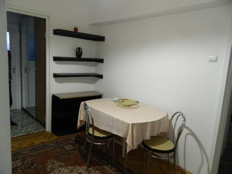 Apartament lux, zona Piata Victoriei, 4 camere , 2 bai, centrala termica  terasa - Poză 4