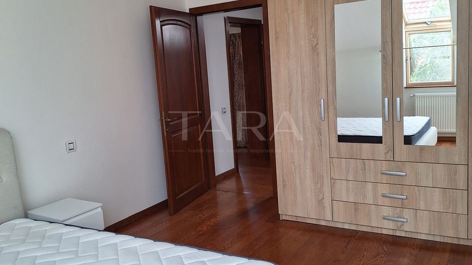 Casa deosebită în Europa – stil clasic, terase și grădină amenajata - Poză 13