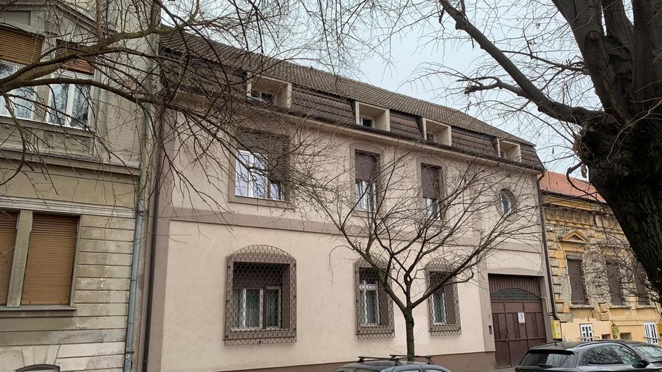 Casa versatila   P+E+M in zona  isorica Sinaia - Poză 1