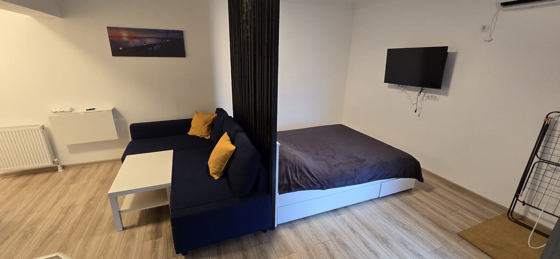 Studio modern de închiriat în Solid Butoaie – vedere la lac, parcare - Poză 3