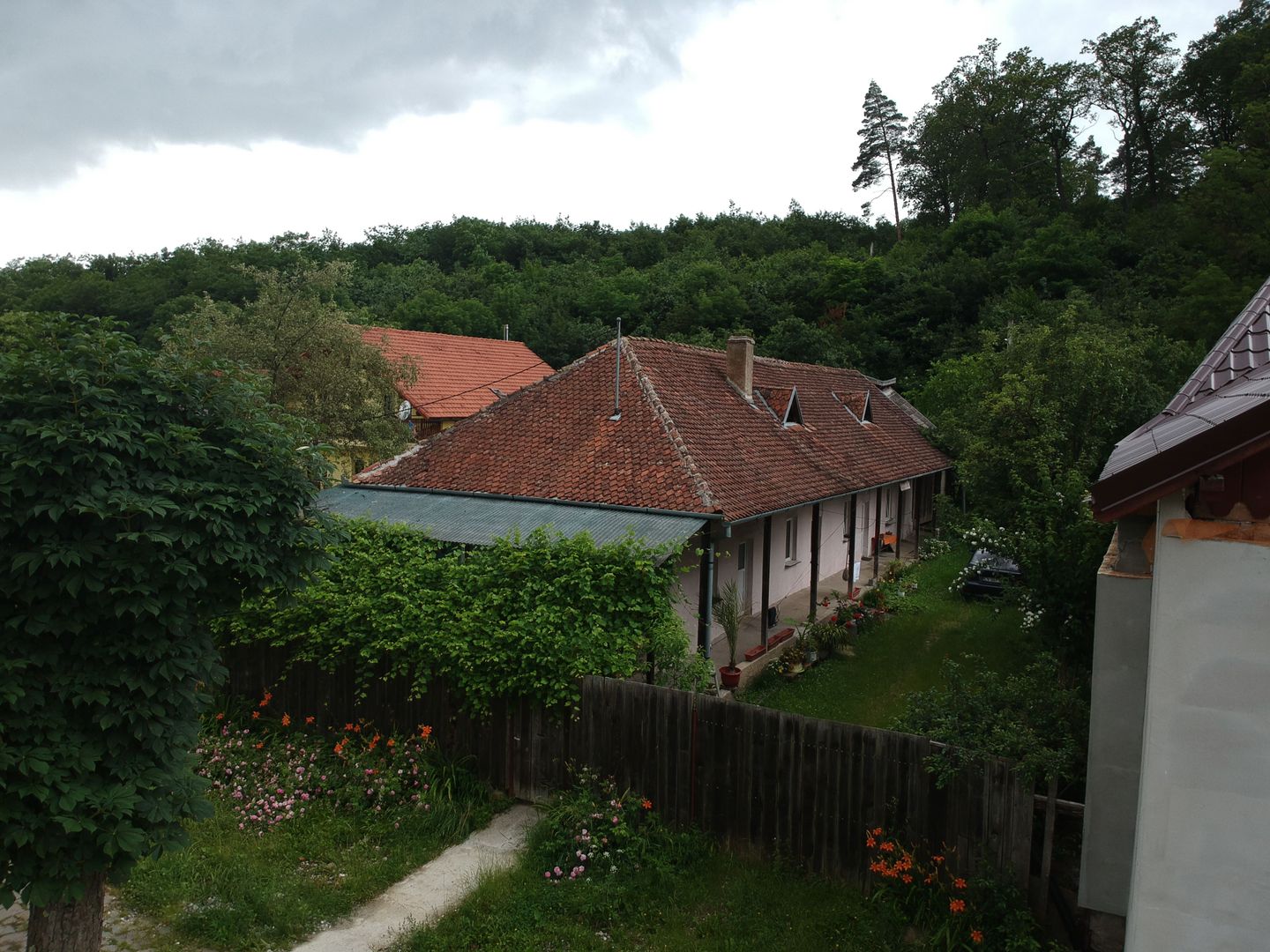 Casă 4camere+teren 719 m²central lângă izvoare de ape minerală Vâlcele - Poză 1